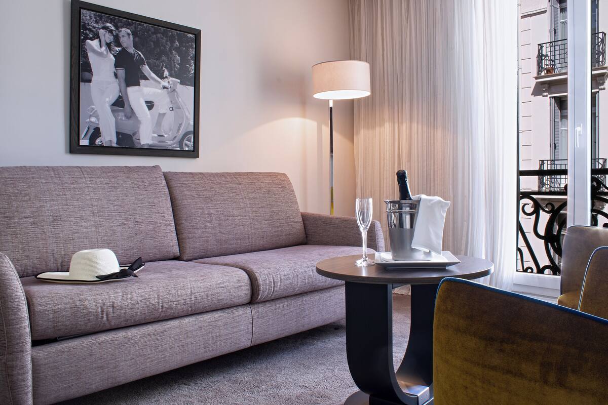 junior suite | 1 bedroom, premium bedding, select comfort beds, minibar