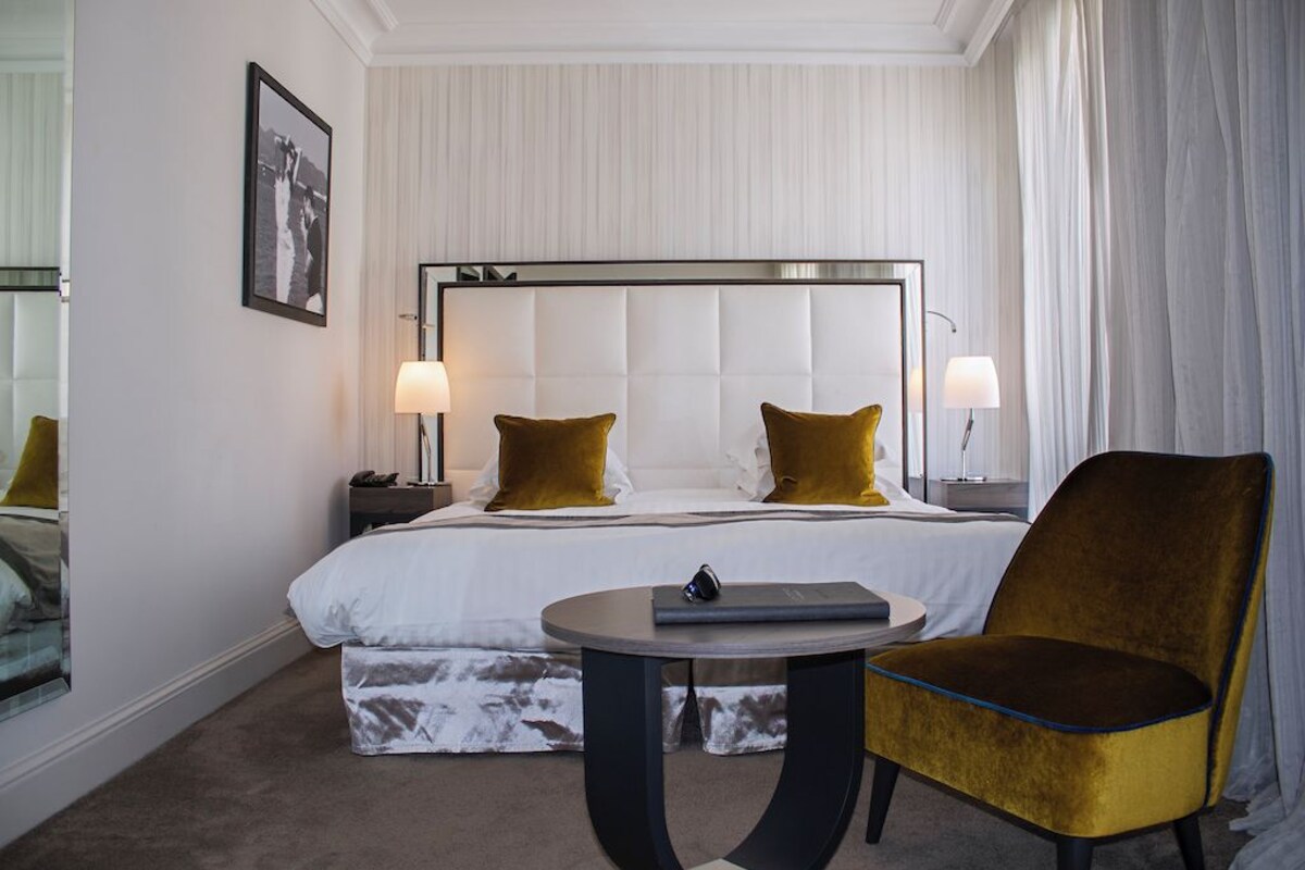 Hochwertige Bettwaren, Select-Comfort-Betten, Minibar, Zimmersafe