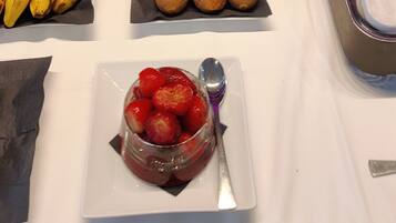 Petit déjeuner continental servi tous les jours en supplément