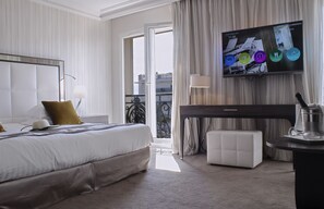 Suite Junior (Garden and pool view) | Vue de la chambre