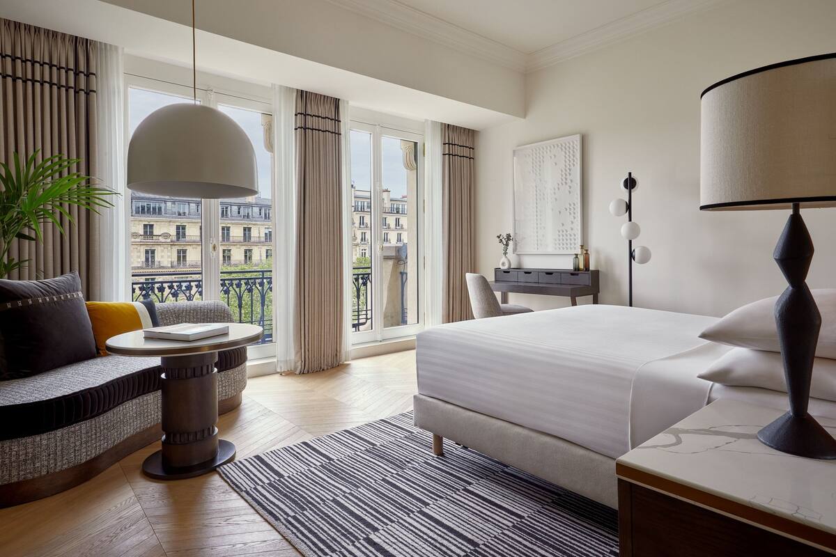 Kamer, 1 kingsize bed, uitzicht (Champs-Elysees View) | Luxe beddengoed, donzen dekbedden, pillowtop-bedden, een minibar