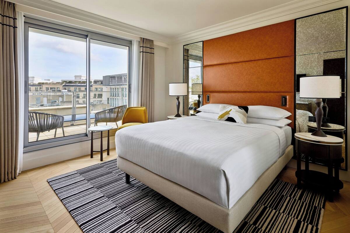 TerraceCity View Queen Room | Premium bedding, down comforters, pillowtop beds, minibar