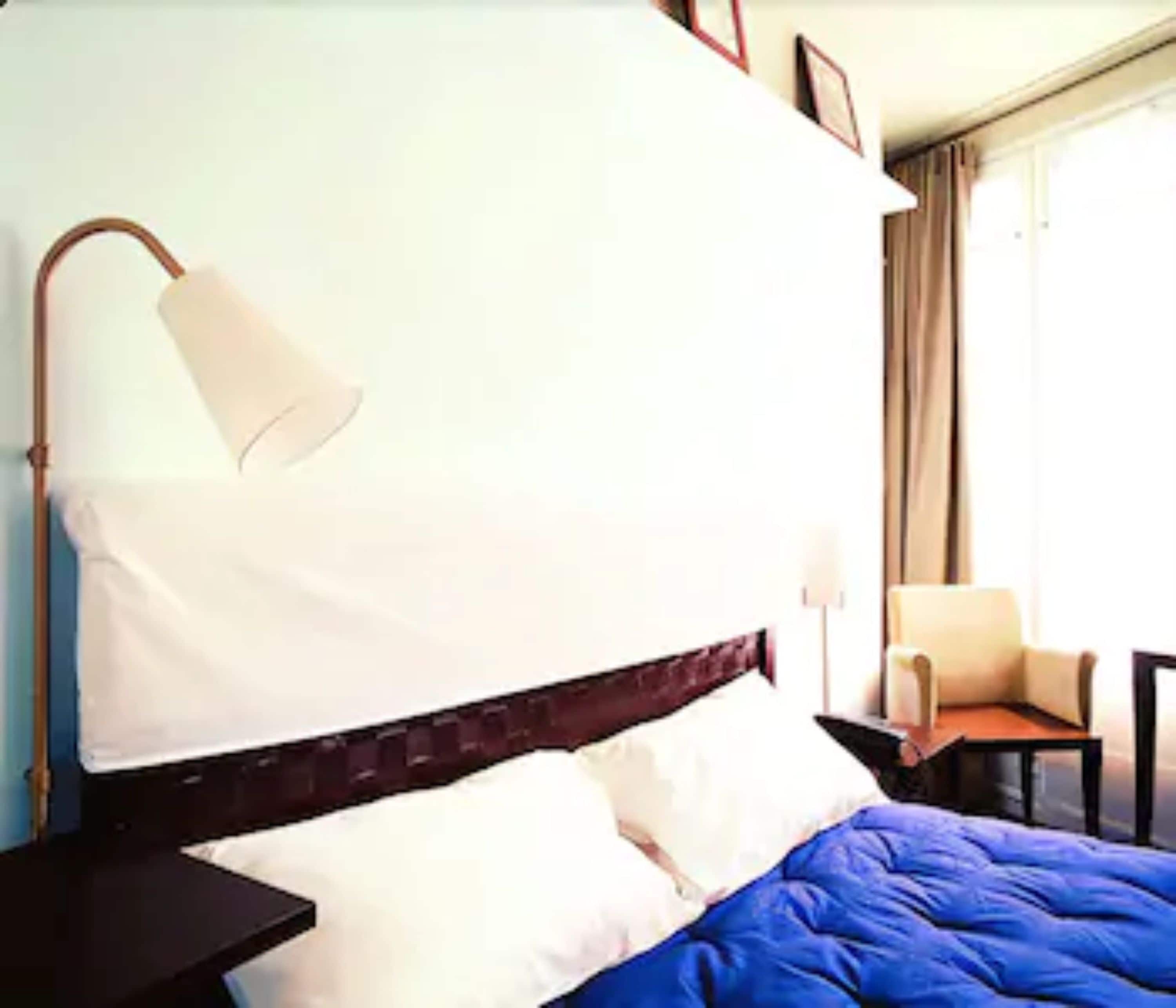 twin room | minibar, in-room safe, desk, soundproofing