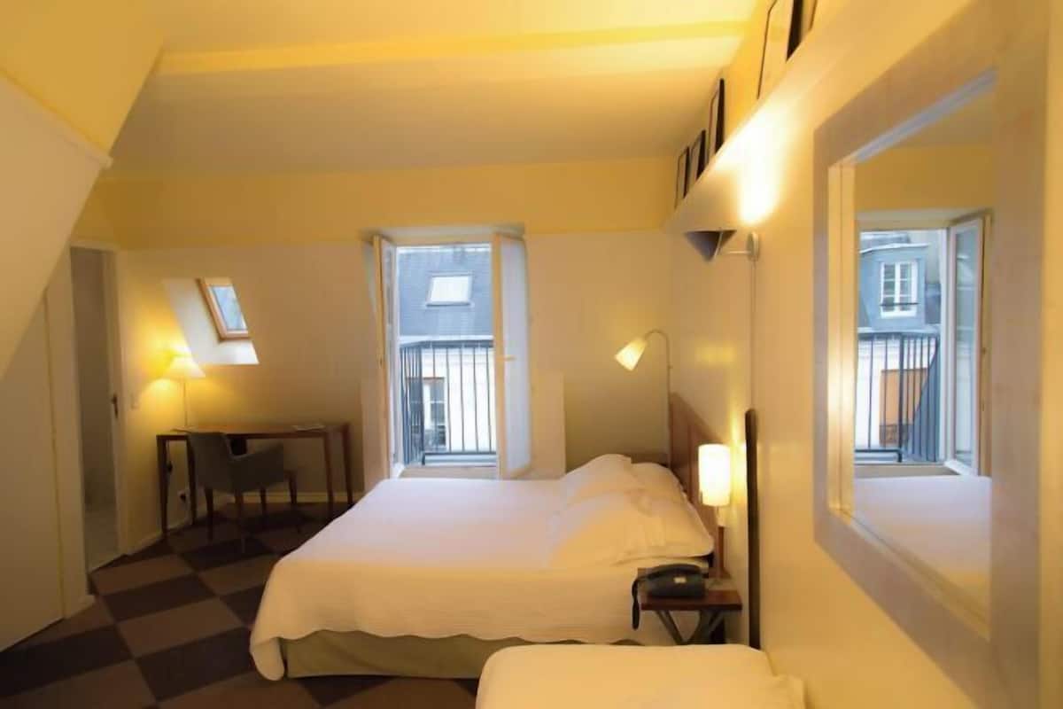 Minibar, coffres-forts dans les chambres, bureau, chambres insonorisées