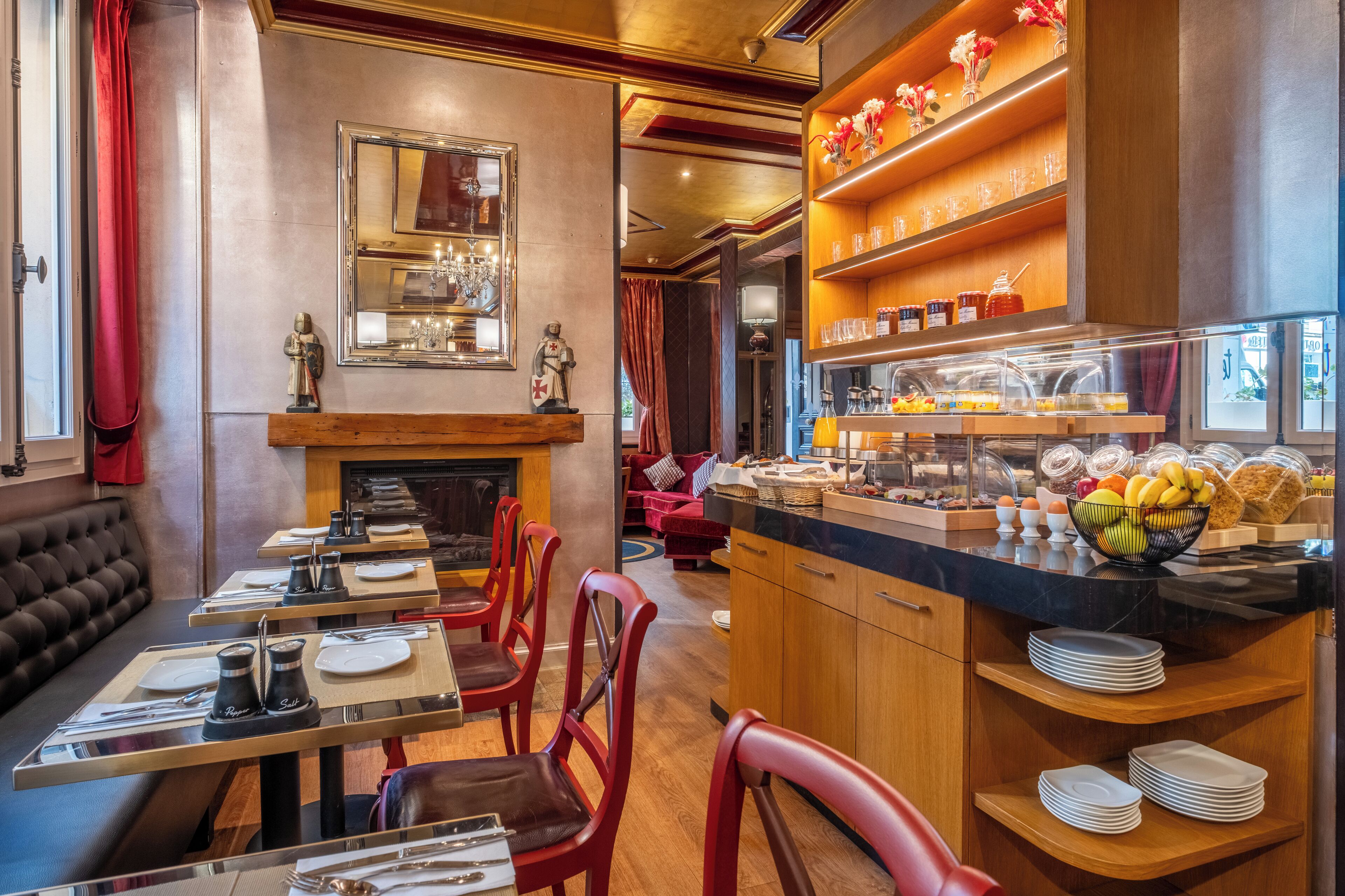 Tägliches Frühstücksbuffet (15 EUR pro Person)