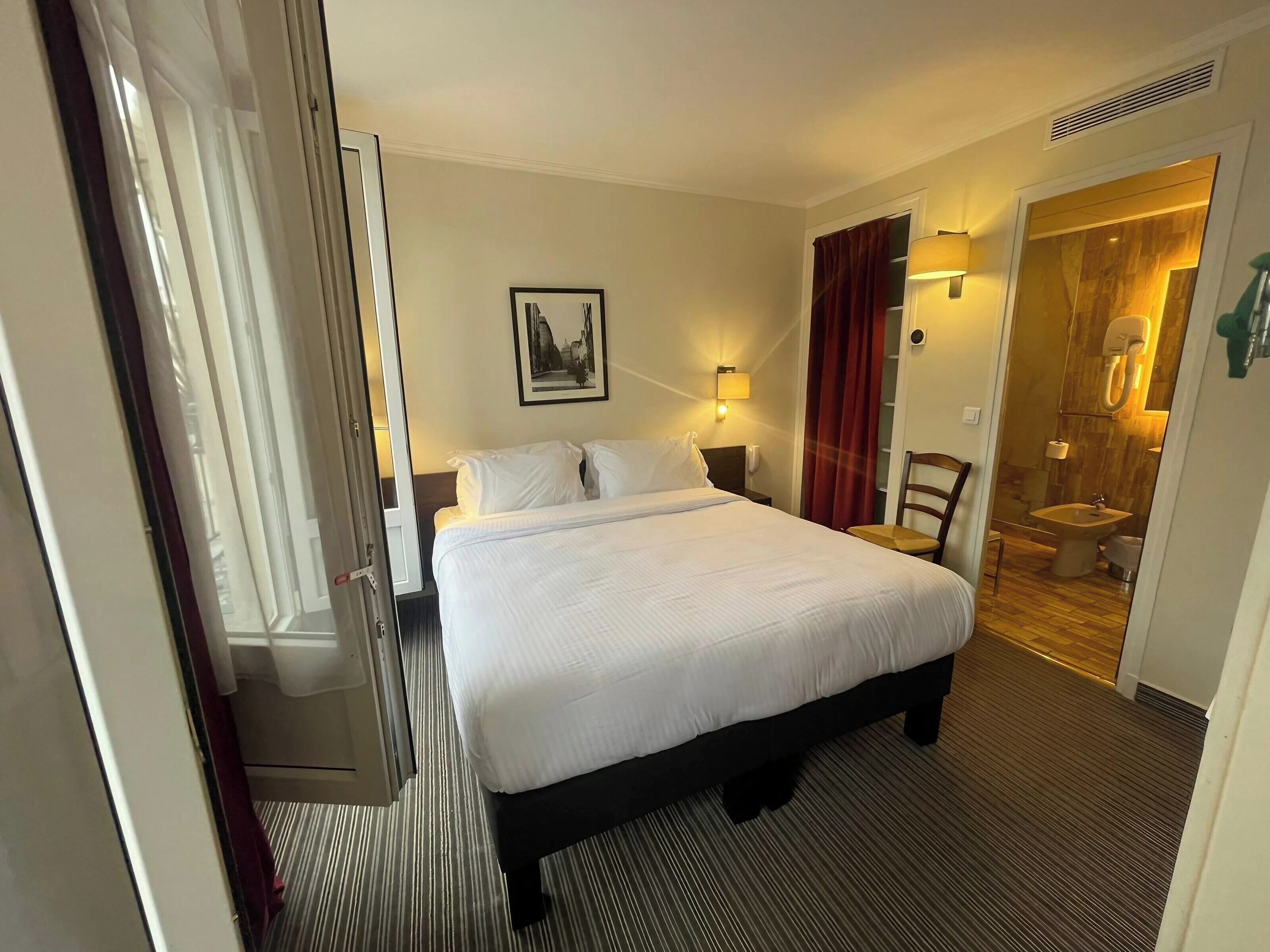 chambre double supérieure avec balcon | 1 bedroom, premium bedding, laptop workspace, free wifi