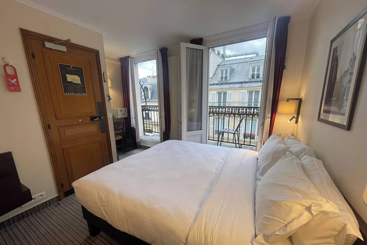 Chambre double supérieure avec balcon | Premium-sengetøj, arbejdsområde til bærbare computere, gratis Wi-Fi