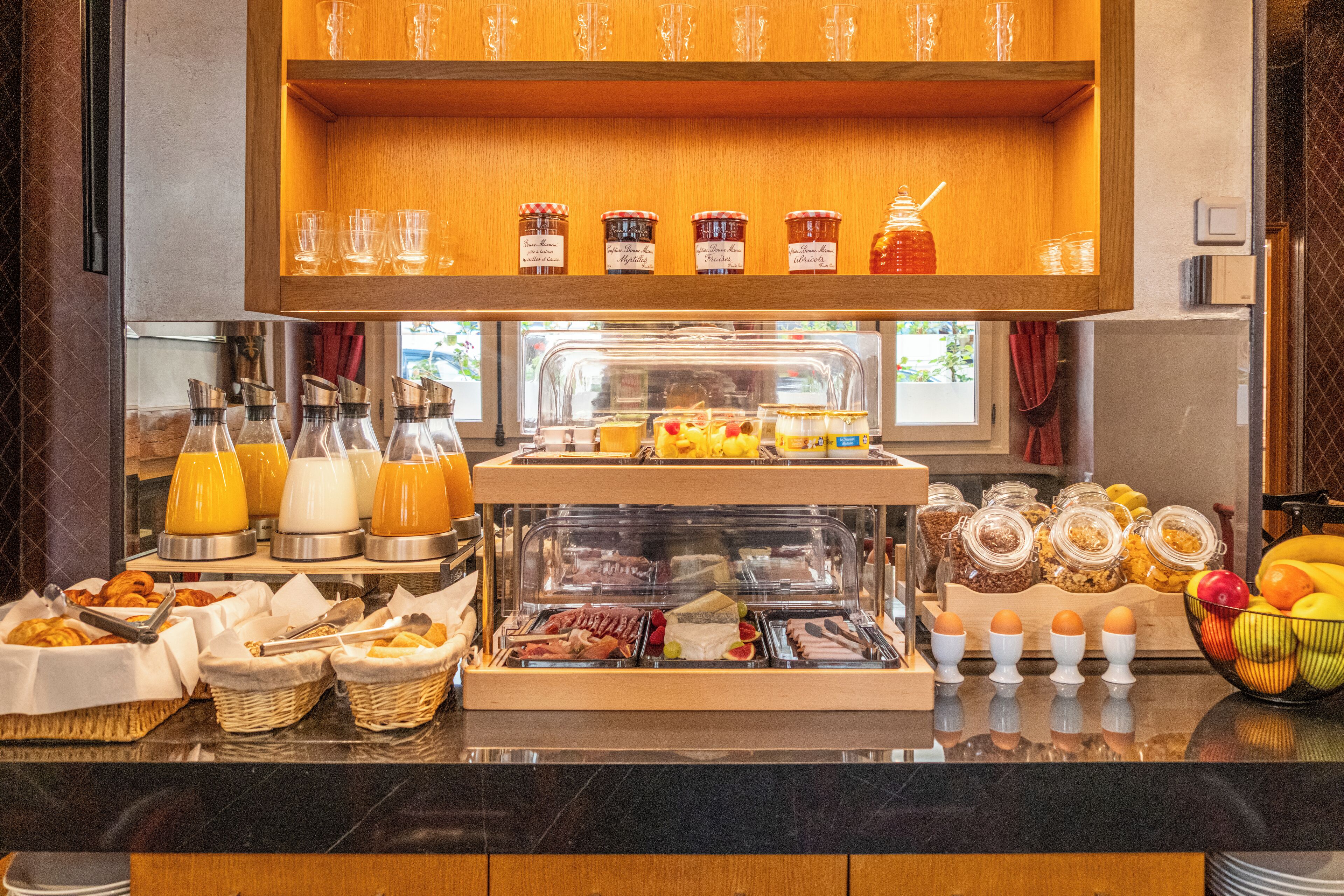 Daily buffet breakfast (EUR 15 per person)