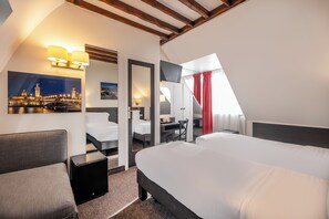 Classic Twin Room - Hotel College De France (Paris)