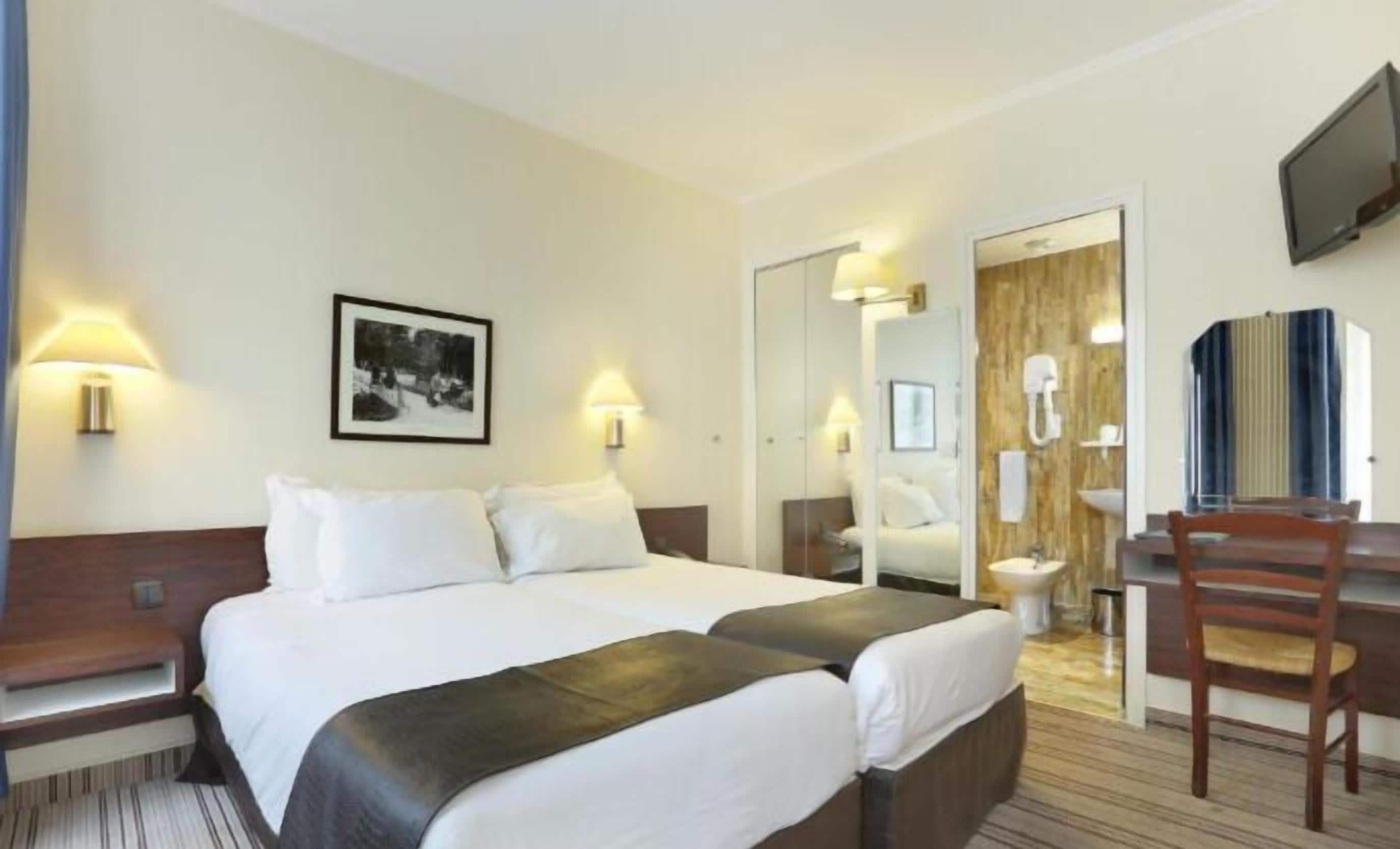 family room, connecting rooms | 1 bedroom, premium bedding, laptop workspace, free wifi