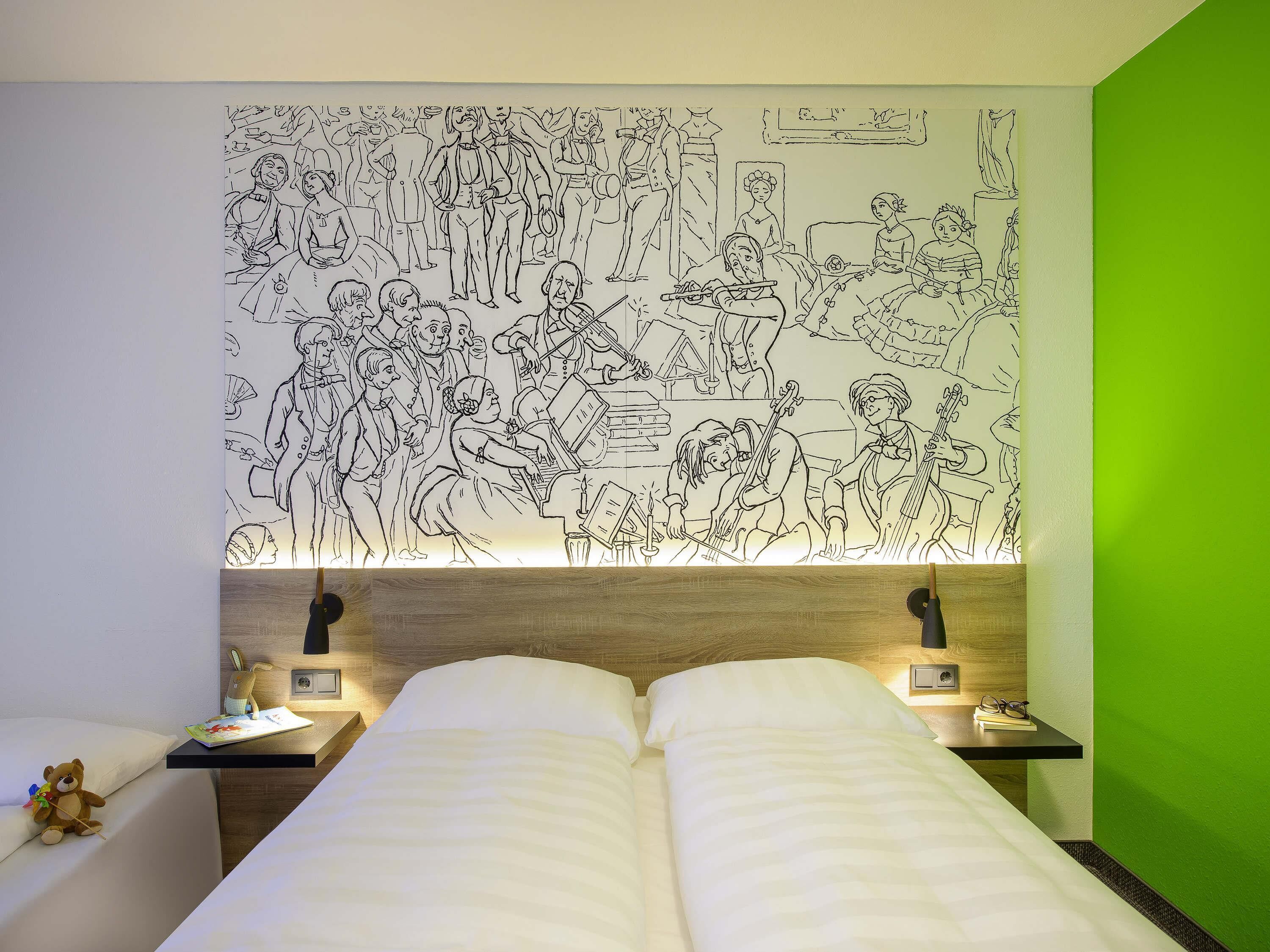 Habitación familiar, 1 cama doble con sofá cama | Escritorio, sistema de insonorización, wifi gratis y ropa de cama