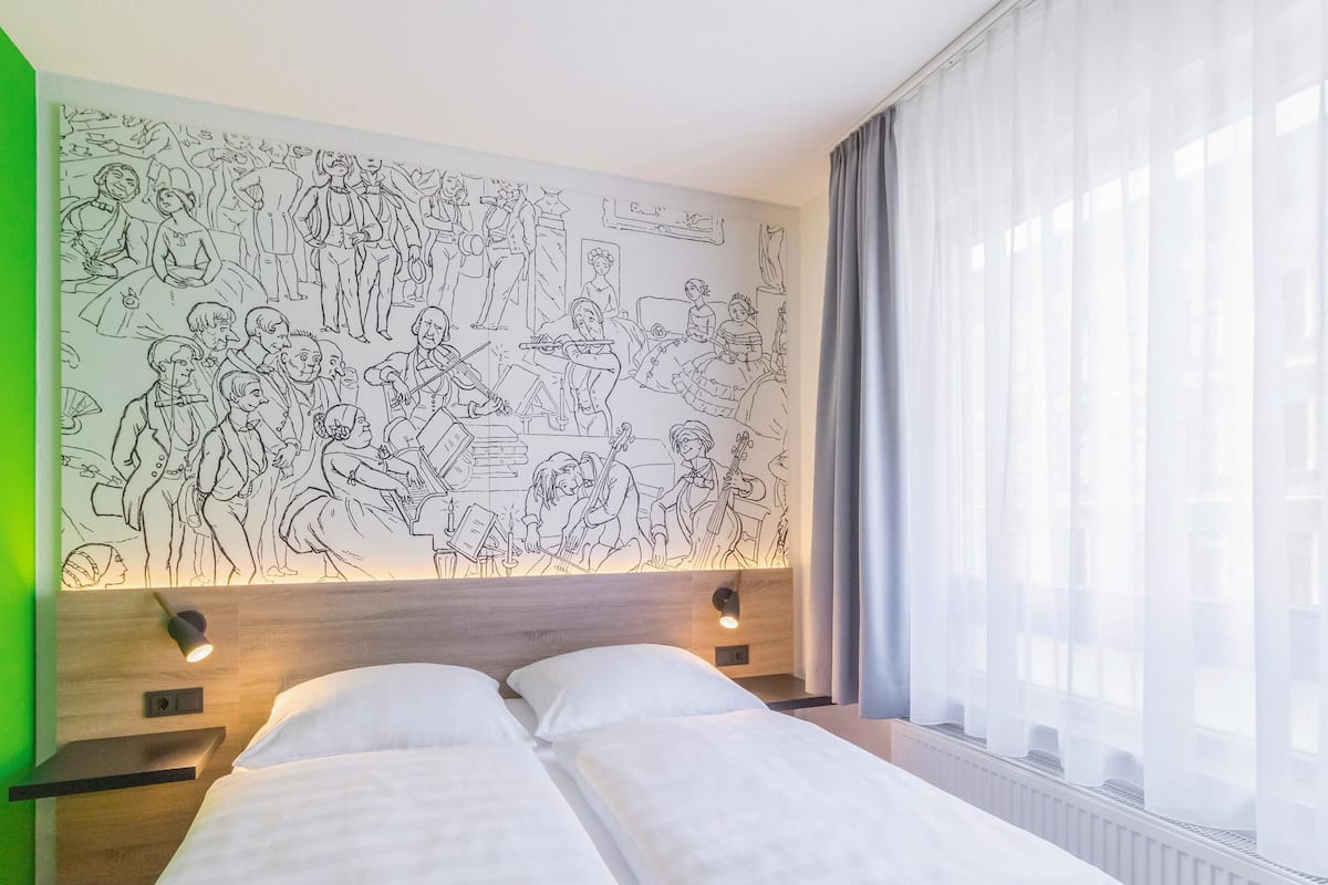 Chambre Standard, 1 lit double | Bureau, chambres insonorisées, Wi-Fi gratuit, draps fournis
