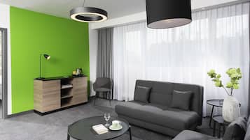 Standard Suite, Multiple Beds | Desk, soundproofing, free WiFi, bed sheets