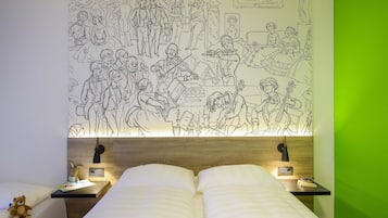 Habitación familiar, 1 cama matrimonial y sofá cama | Escritorio, insonorización, wifi gratis y ropa de cama