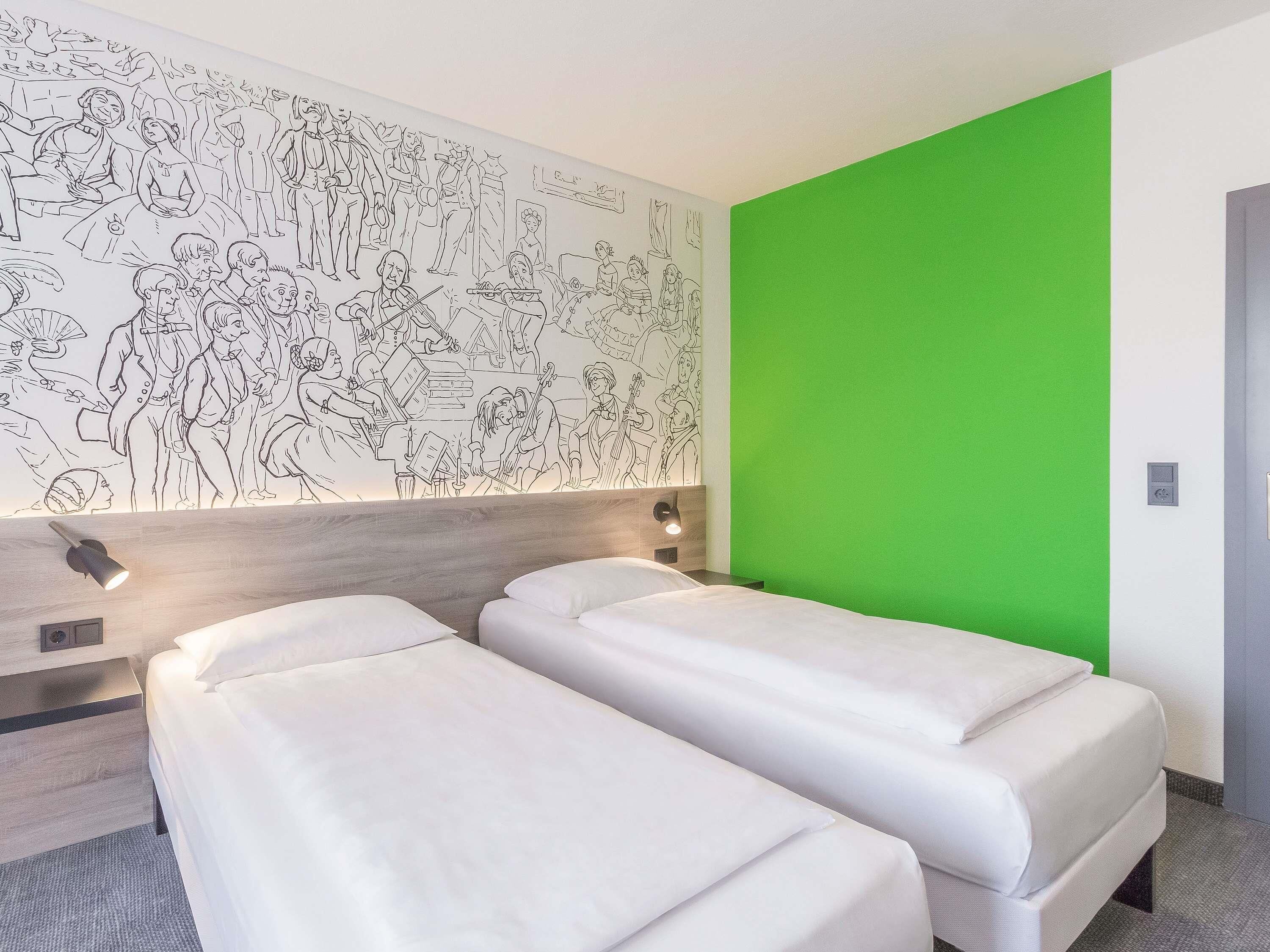 Standard Room, 2 Twin Beds | Desk, soundproofing, free WiFi, bed sheets