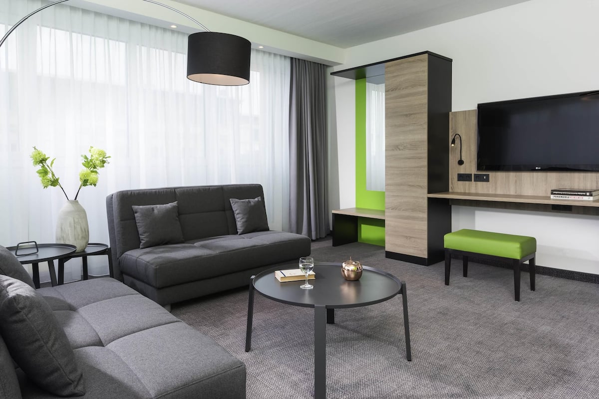 Standard-Suite, Mehrere Betten | Schreibtisch, schallisolierte Zimmer, kostenloses WLAN, Bettwäsche