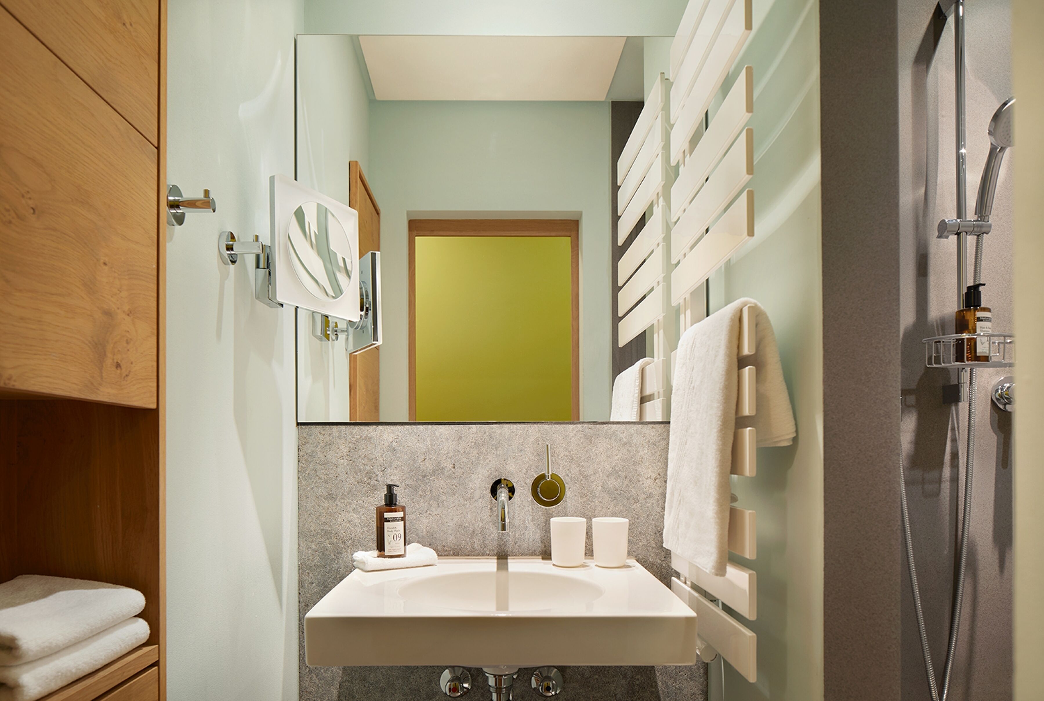 deep-soaking bathtub, free toiletries, hair dryer, towels