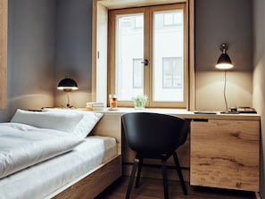 Allergiatestatut vuodevaatteet, tallelokero huoneessa