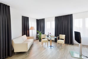 Literie hypoallergénique, minibar, coffre-fort, décor unique