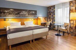 Hypo-allergenic bedding, minibar, individually decorated, desk - Amedia Dresden Elbpromenade, Trademark Collection by Wyndham (Dresden)