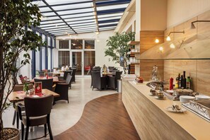 Frokostbuffé hver dag (EUR 12 per person)