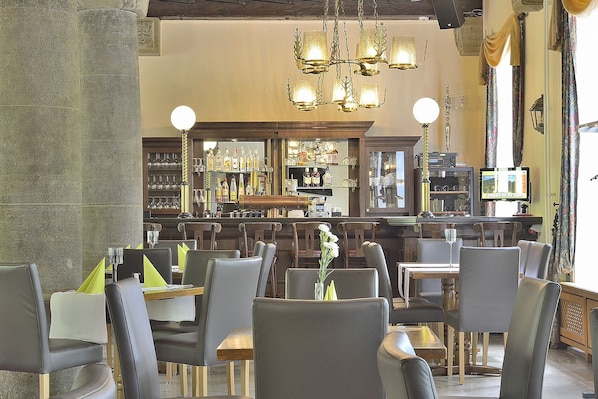 Lunch and dinner served, local cuisine - Land- und Golfhotel Alte Fliegerschule (Eisenach)