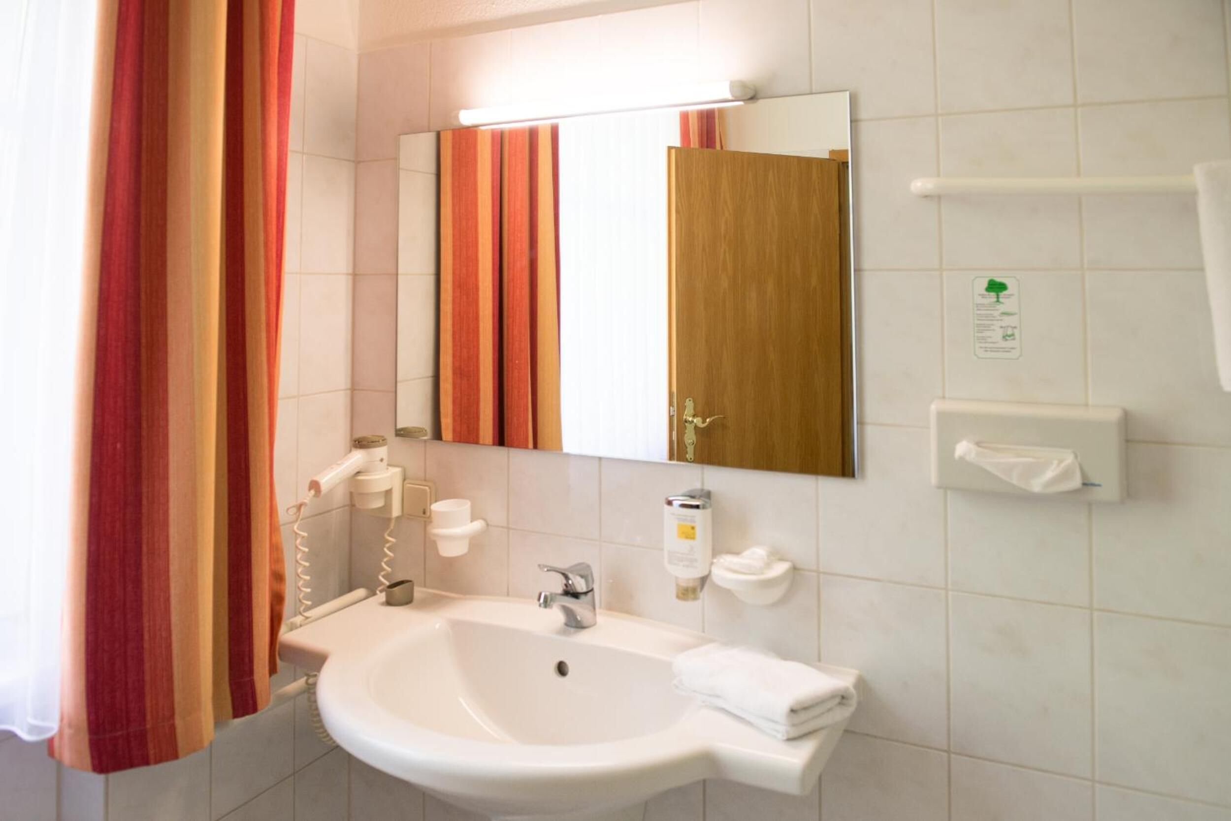 free toiletries, towels