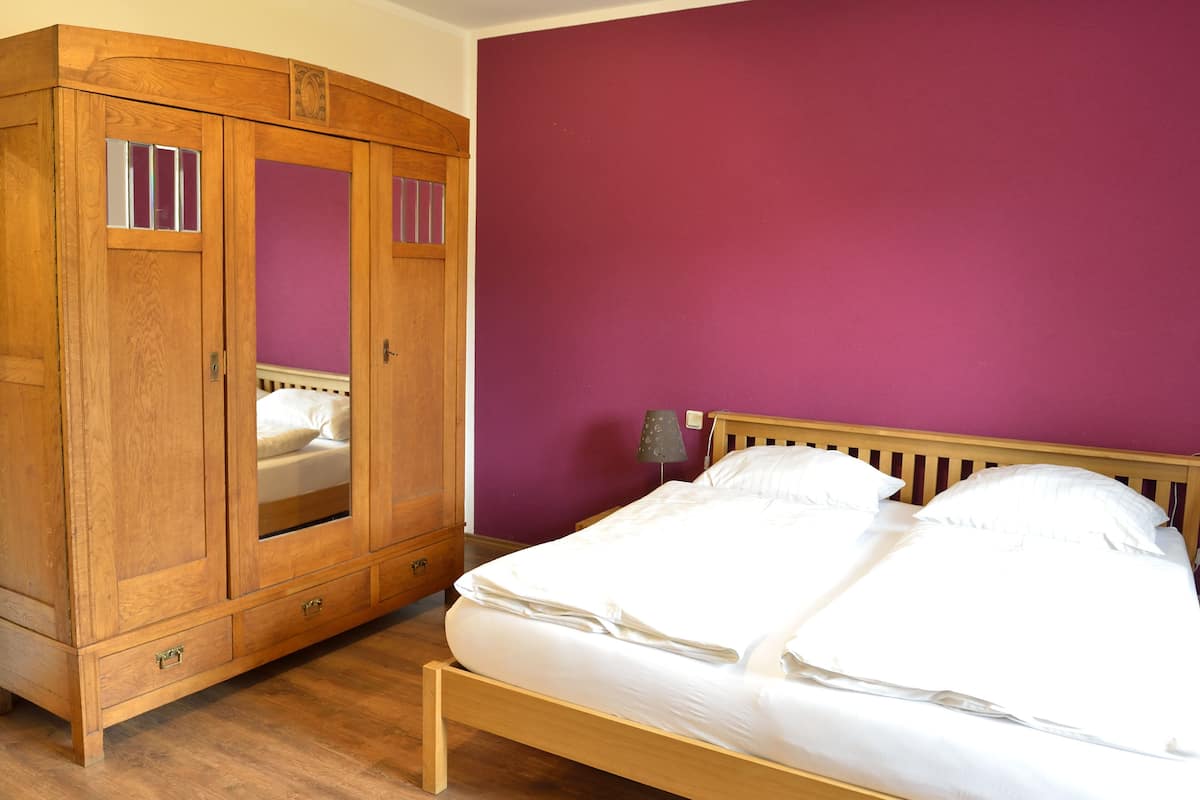 1 bedroom, hypo-allergenic bedding, in-room safe, desk