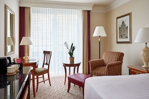 Plan T - more sustainable room | Premium bedding, pillow-top beds, in-room safe, desk