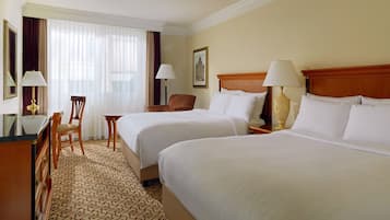 Luxe beddengoed, pillowtop-bedden, een kluis op de kamer, een bureau