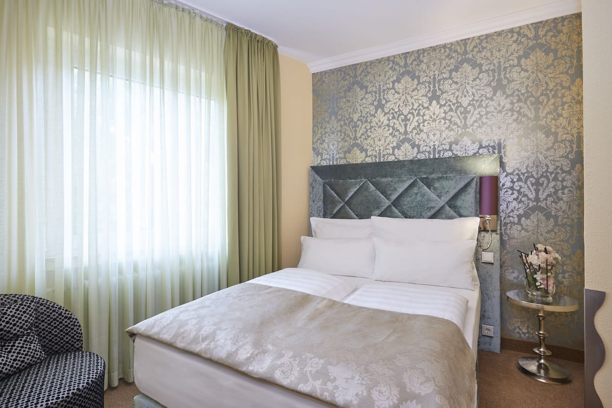 Classic Double Room (French Bed 140 x 200)