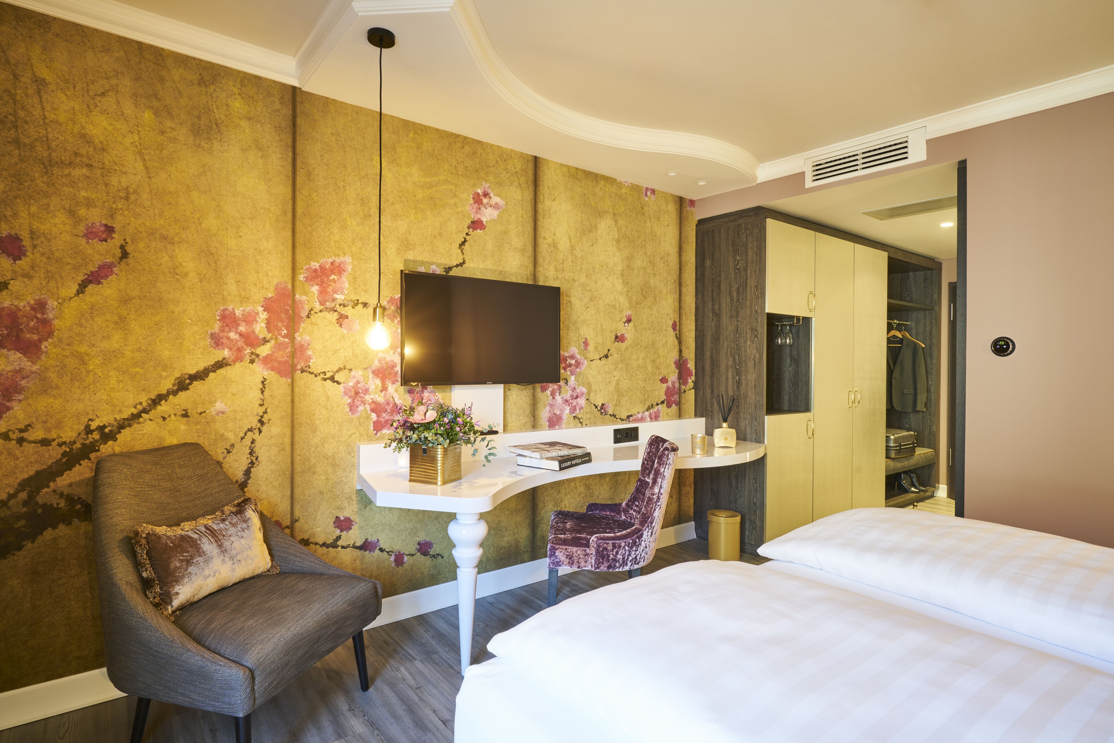 Kahden hengen grand-huone | Allergiatestatut vuodevaatteet, yksilöllisesti sisustettu