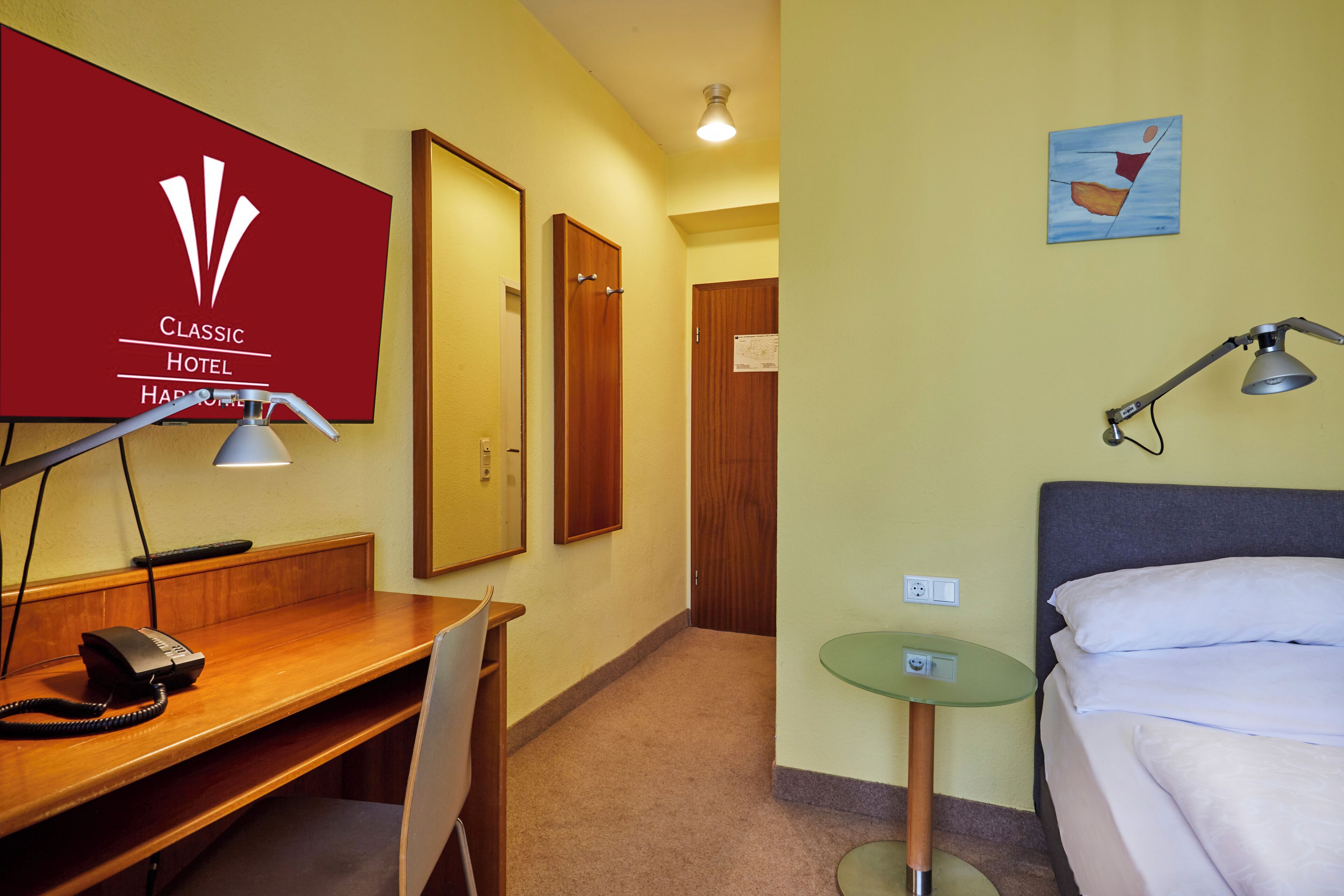 Habitación clásica doble (French Bed 140 x 200) | Ropa de cama hipoalergénica, caja fuerte, decoración individual