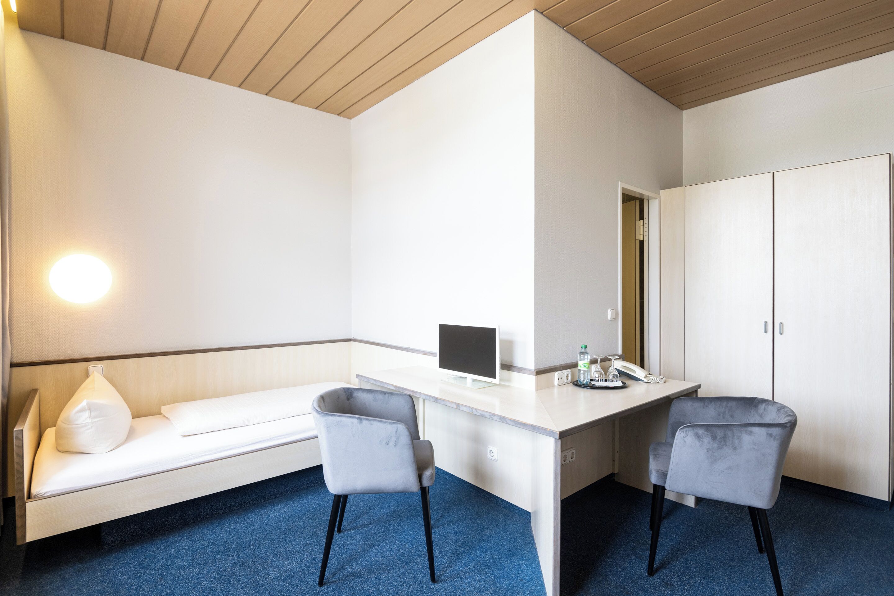 standard twin room | 1 bedroom, individually furnished, desk, blackout curtains