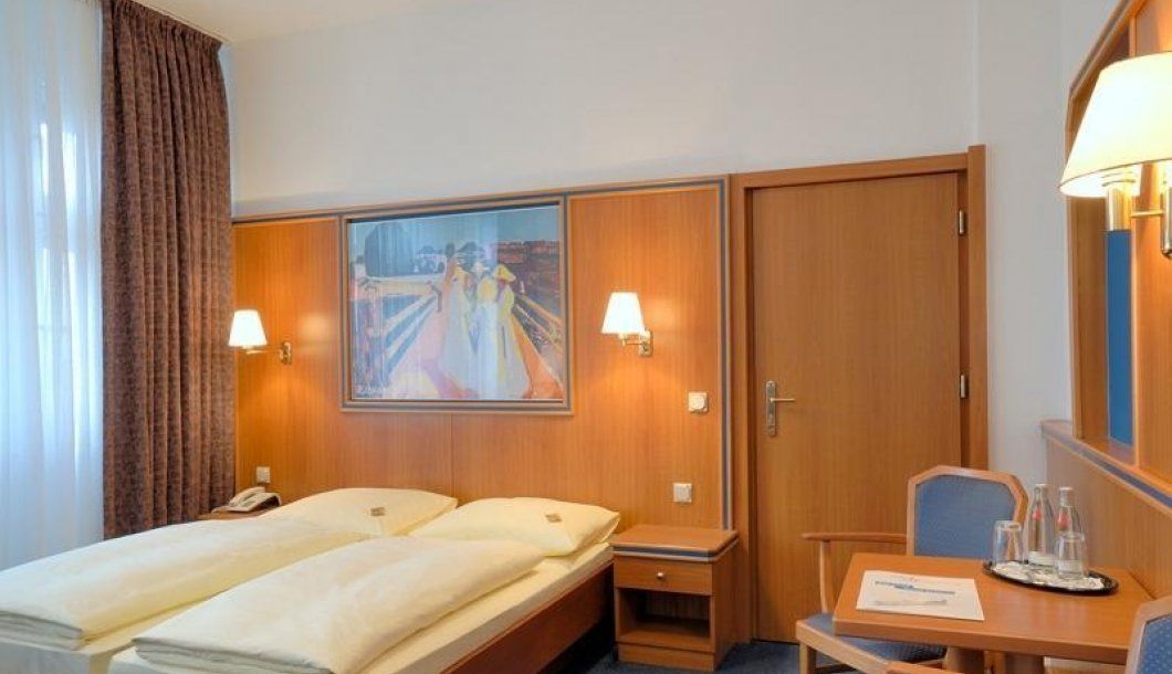 standard double room | 1 bedroom, individually furnished, desk, blackout curtains