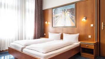 Standard-Doppelzimmer | Individuell eingerichtet, Schreibtisch, VerdunkelungsvorhÀnge