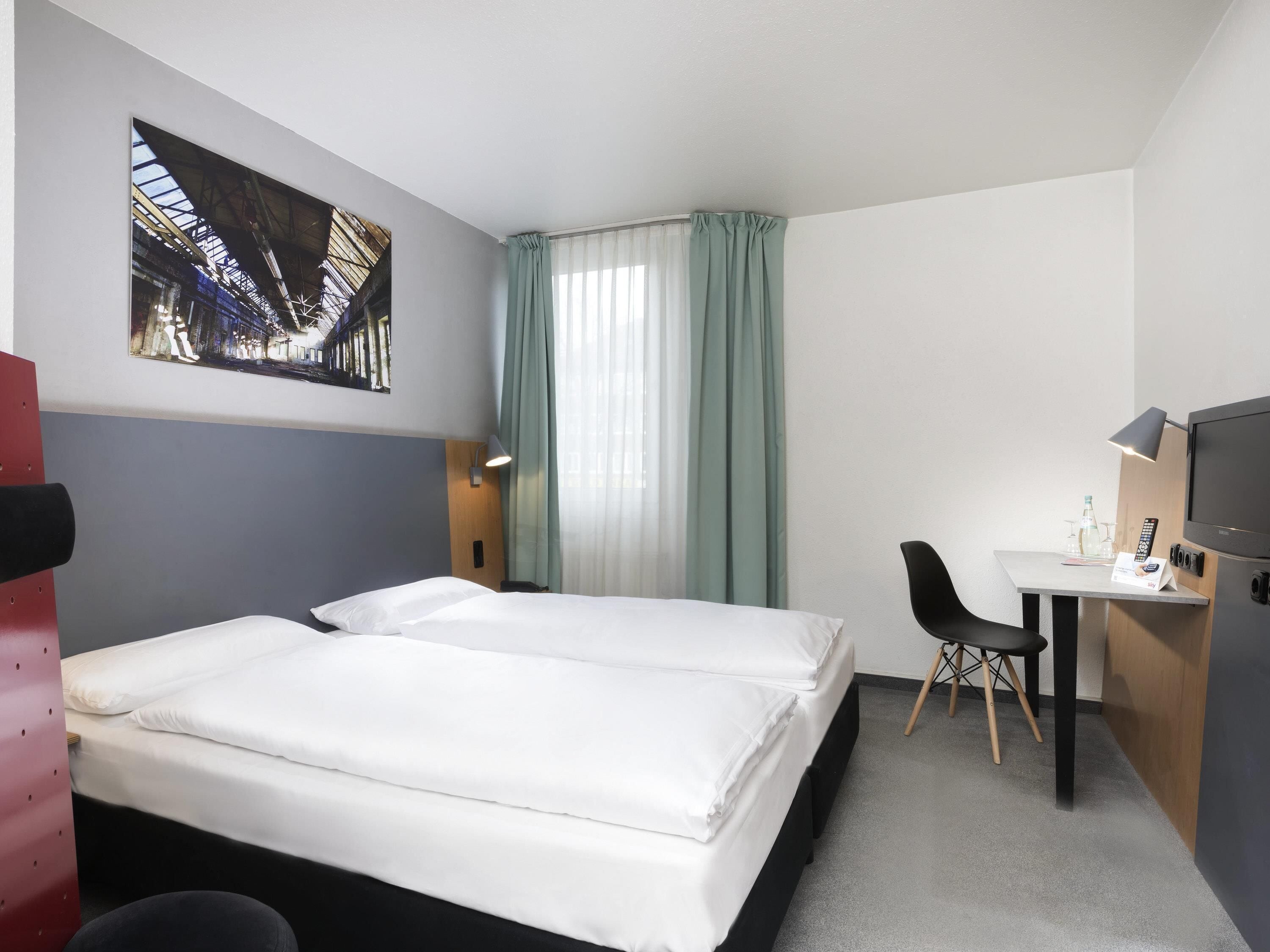 Standard Double Room, 1 Double Bed | In-room safe, desk, blackout drapes, soundproofing