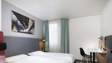 Standard Double Room, 1 Double Bed | In-room safe, desk, blackout drapes, soundproofing