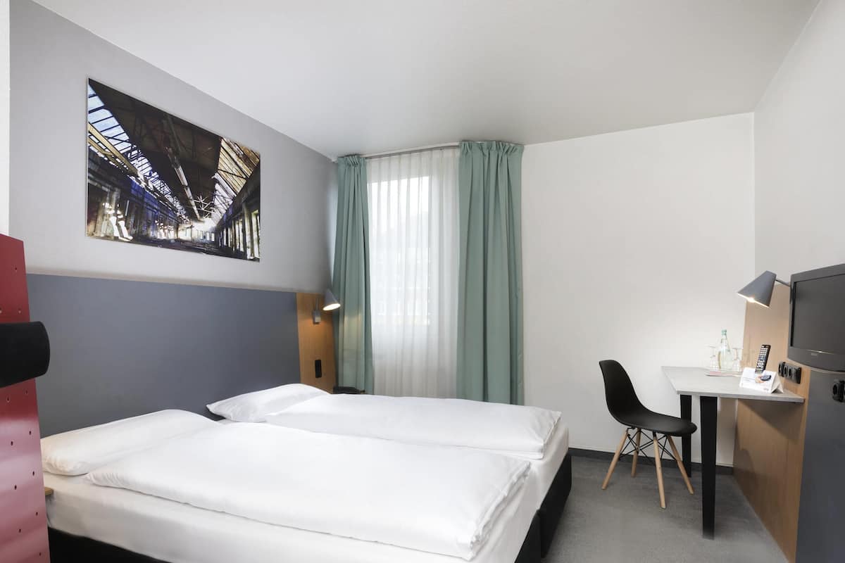 Coffres-forts dans les chambres, bureau, rideaux occultants