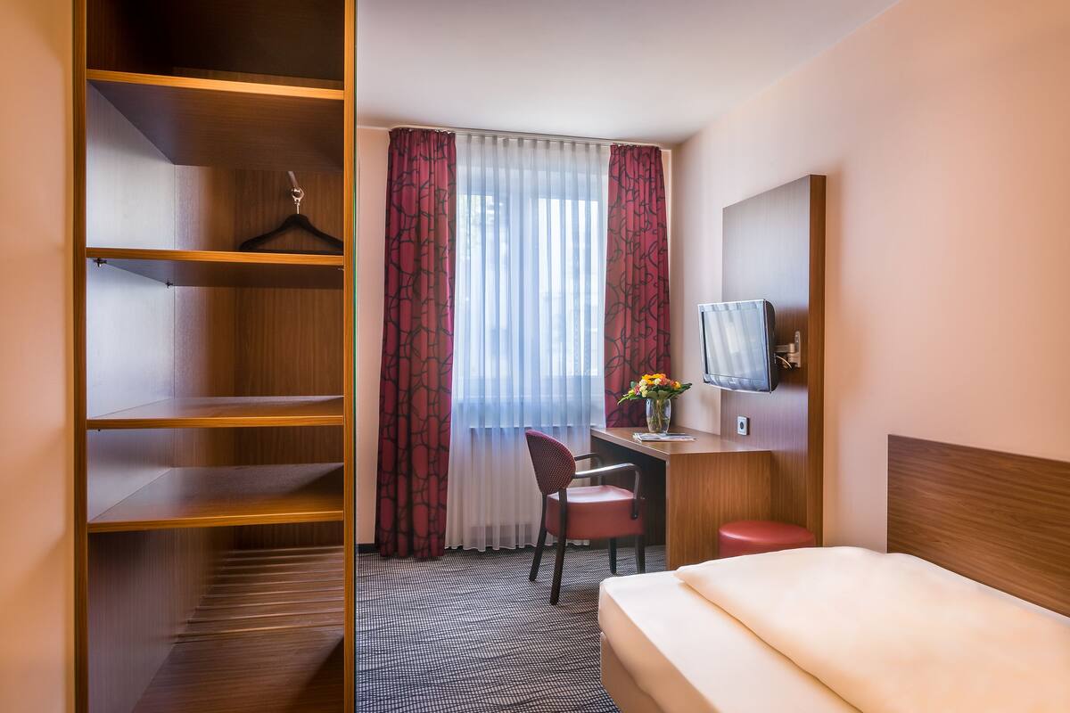 Desk, blackout curtains, free WiFi, alarm clocks