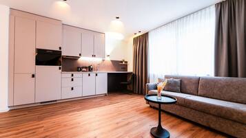 Deluxe Studio | Private kitchen | Espresso maker, coffee/tea maker