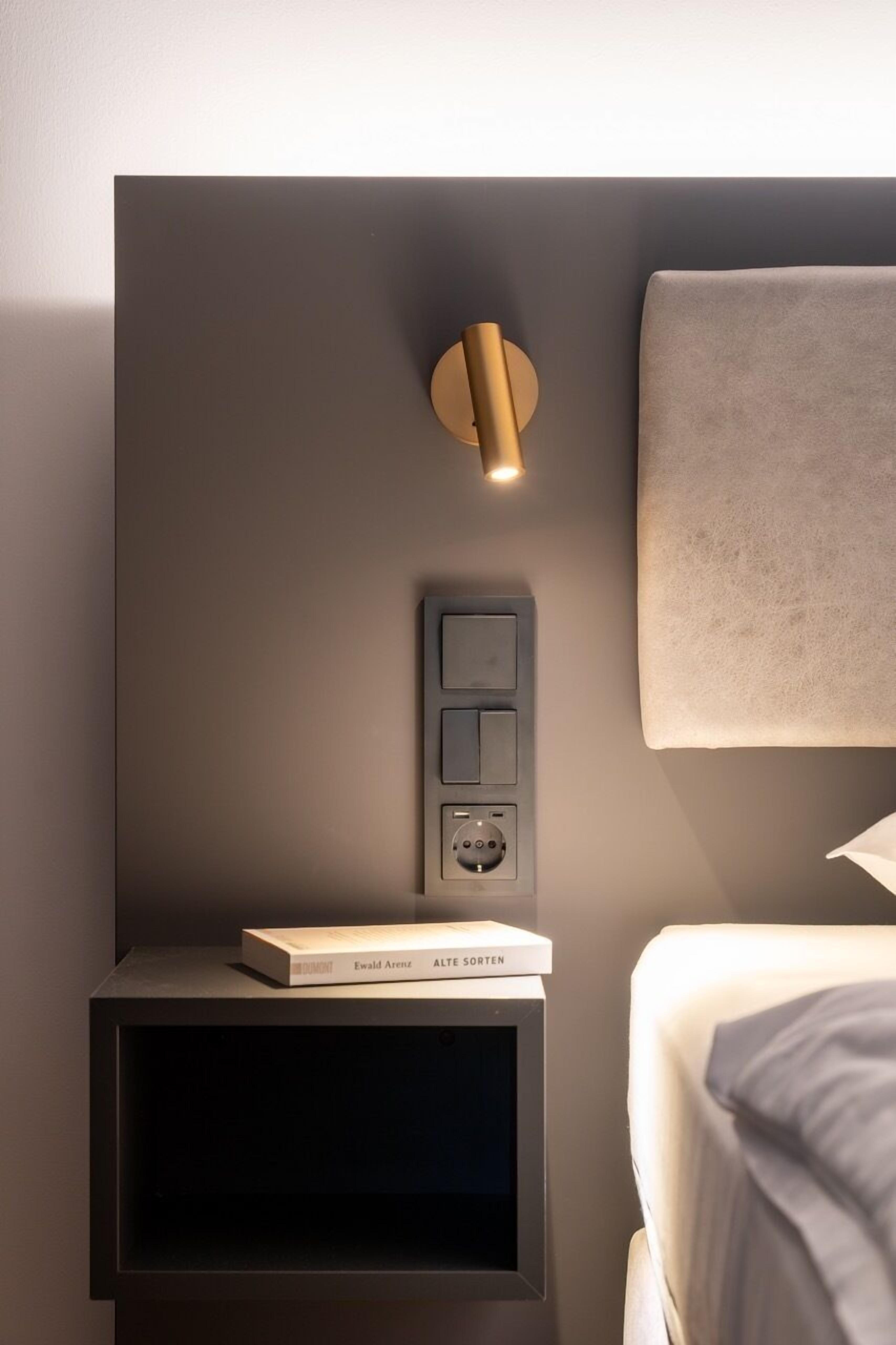 Premium bedding, in-room safe, desk, laptop workspace