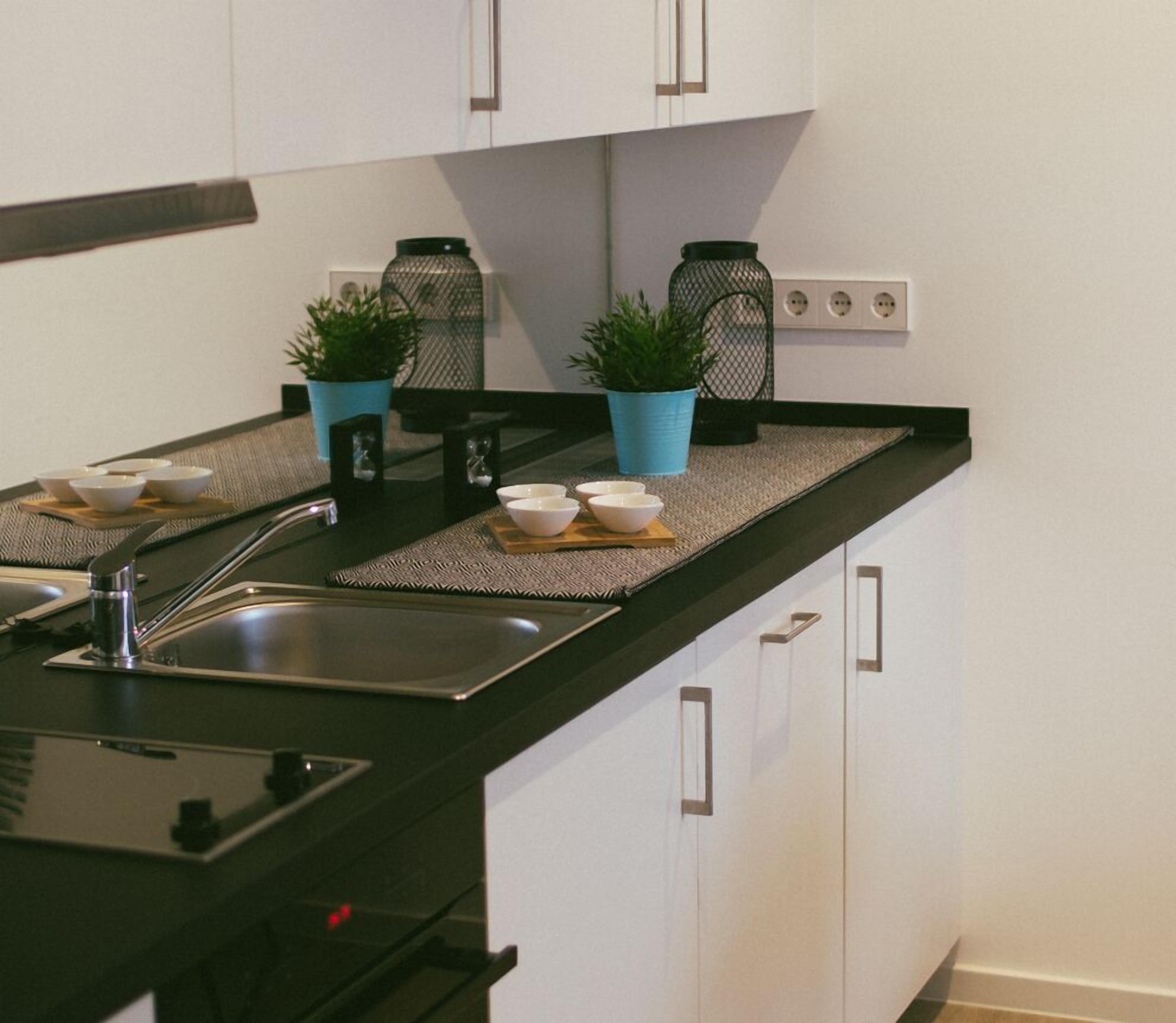 espresso maker, coffee/tea maker, electric kettle