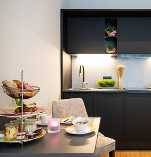 Studio | Eget kjøkken | Espressomaskin og kaffetrakter/tekoker