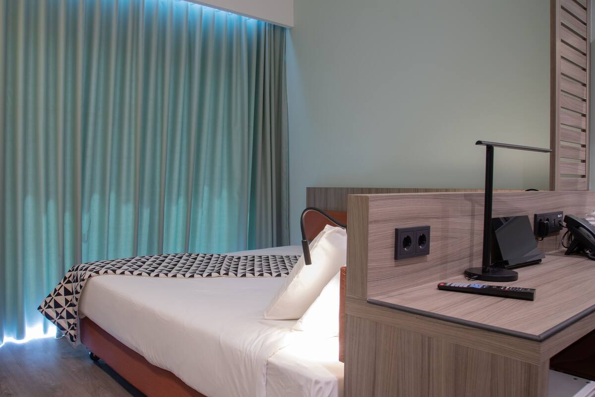 Single Room | Premium bedding, in-room safe, desk, blackout curtains