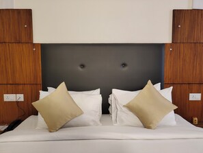 Premium bedding, minibar, in-room safe, desk - Hotel Presidency (Kanayannur)