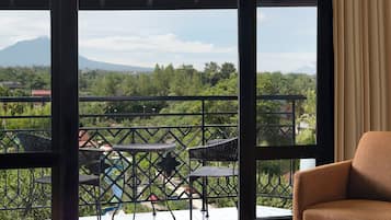 1 bedroom, premium bedding, minibar, in-room safe