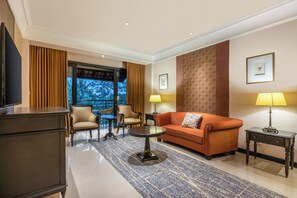 Junior Room, 1 King Bed, Balcony, Pool View | Living area - Mustika Yogyakarta Resort & Spa (Depok)
