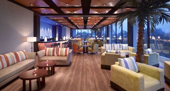 Wine bar, poolside views, open daily - Mustika Yogyakarta Resort & Spa (Depok)