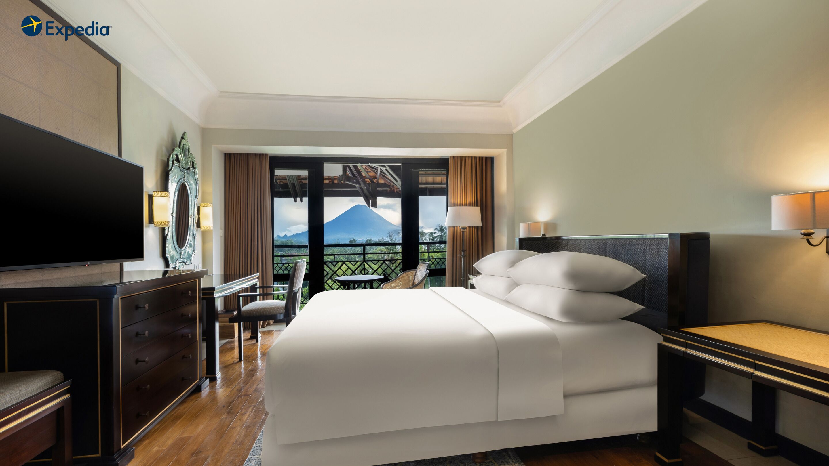 Royal Room, 2 Bedrooms, Balcony, Mountain View | Premium bedding, minibar, in-room safe, desk
